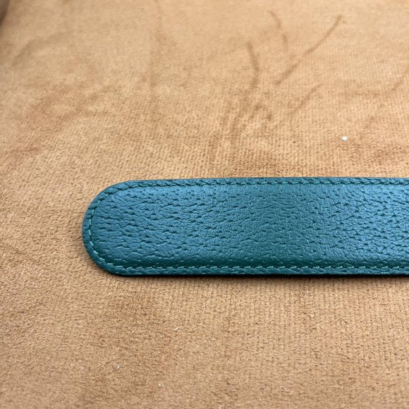 Gucci Women's reversible double sided color belt, size 85. - Picture 6 of 7